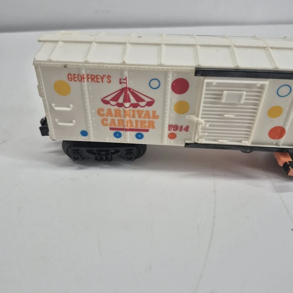 Lionel Toys R Us Geoffreys Carnival Carrier